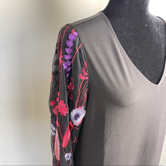 Susan Graver black sheer embroidered sleeve v-neck side slit blouse top size M - Picture 6 of 15